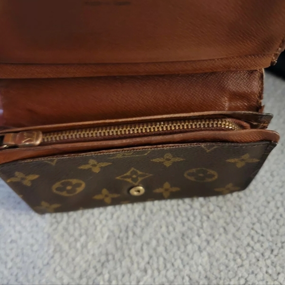 Authentic Louis Vuitton Wallet - Picture 7 of 9